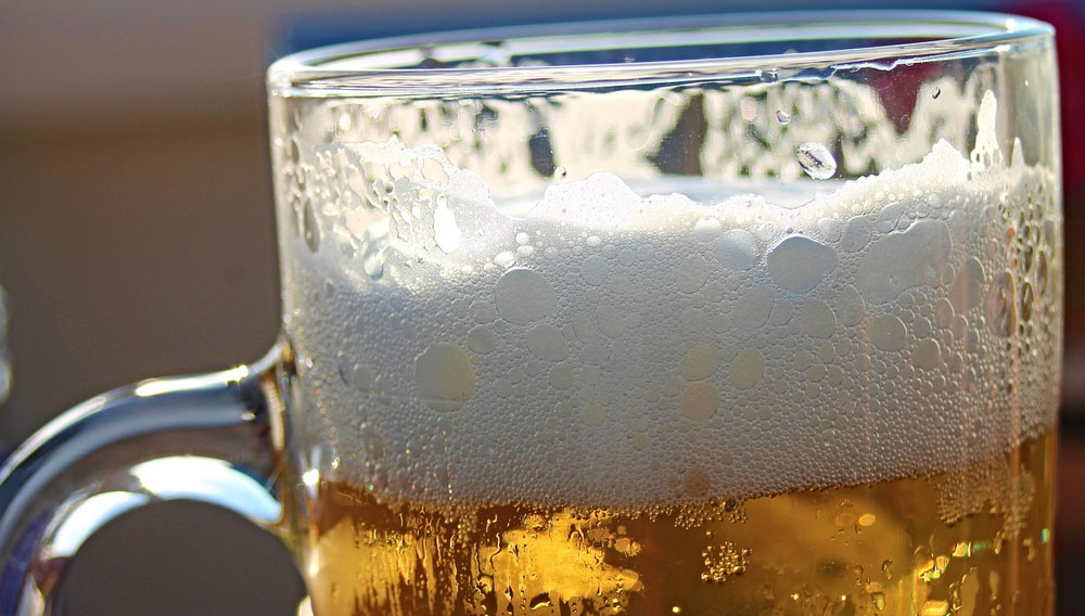 Closeup of a beer glass (Photo: manfredrichter on Pixabay)