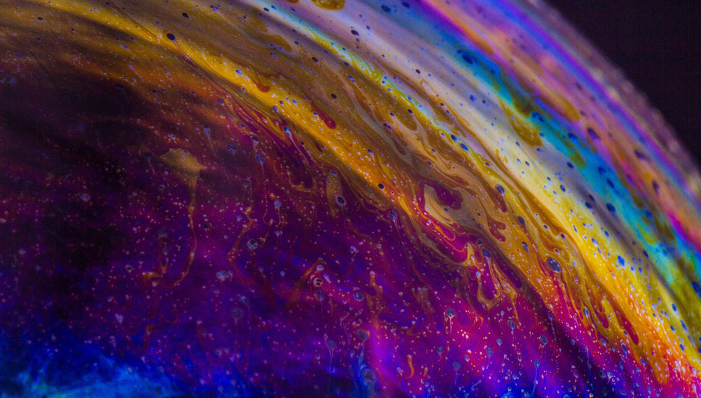 Makro photography of a soap bubble (Foto: webkinzluva1598 auf Pixabay)