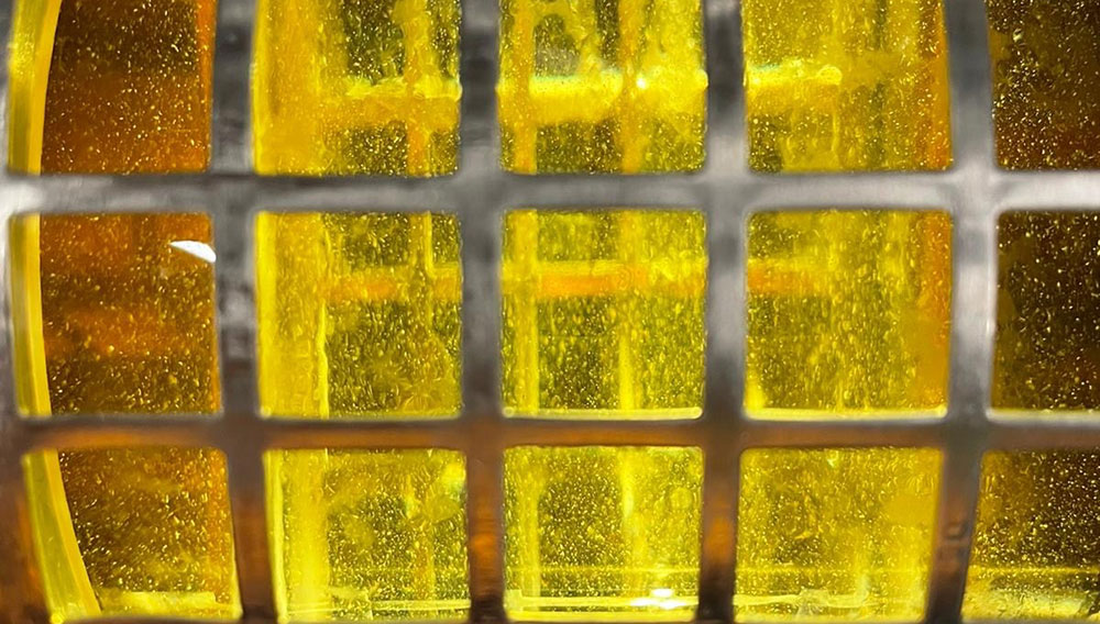 Beer pipe with sight glass between bright beer tank and filler