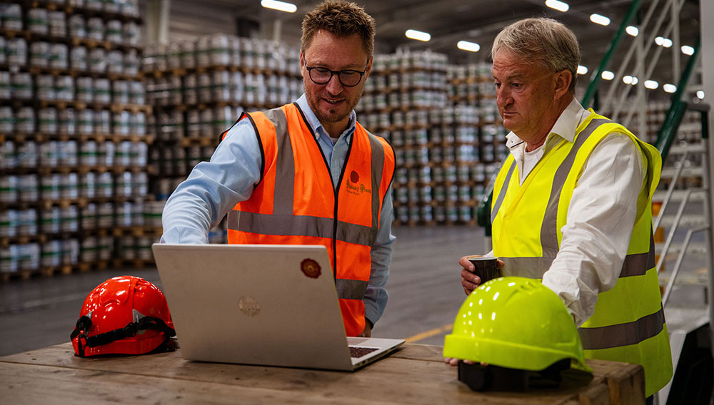 This image shows Tomáš Sedláček (left) and Erik van Rikxoort at Pilsner Urquell (Photo: IdentPro)