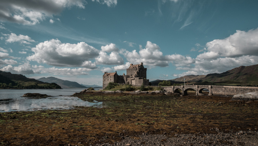 Castle in Scotland (Photo by Sandra Ahn Mode on Unsplash)