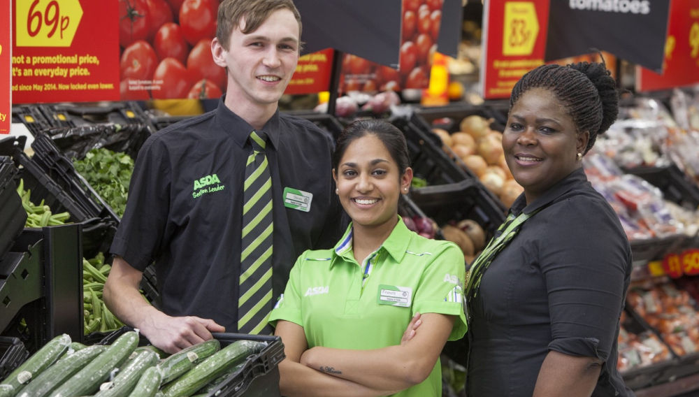 Asda staff in front of grocery shelves. They could soon be filling growlers. (Photo: Asda)