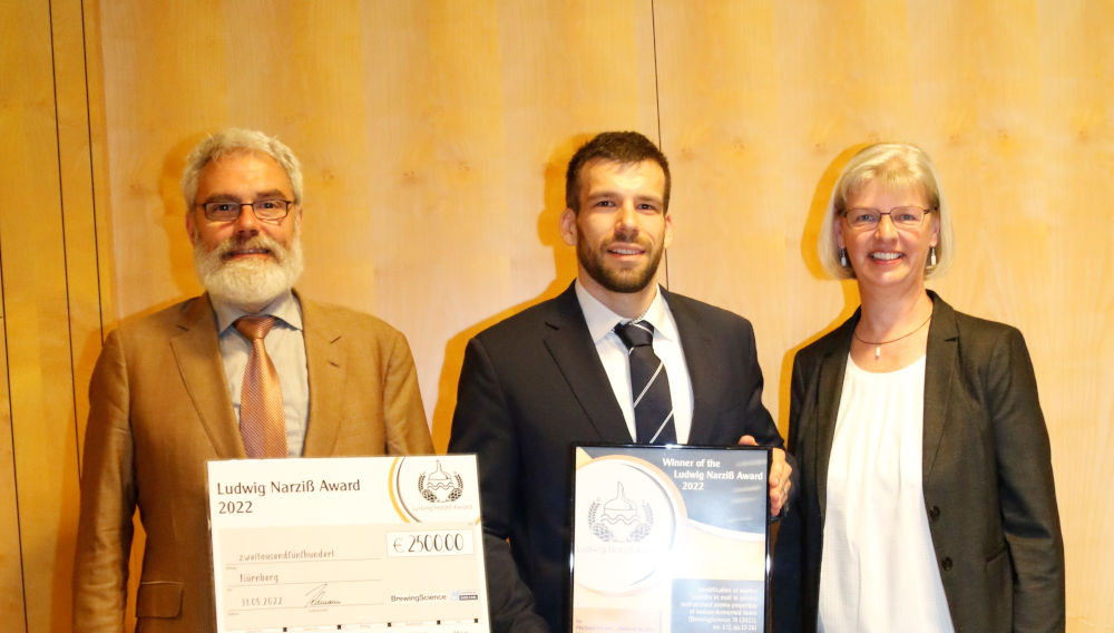 (from left:) Frank Braun, Michael Féchir and Lydia Junkersfeld at the presentation of the 8th Ludwig Narziß Award for Brewing Science