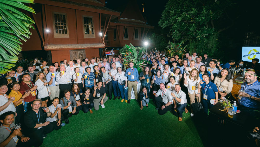Happy faces: Group photo at the evening event at the Jim Thompson House in Bangkok at the VLB Bangkok Brewing Conference 2022 (Photo: VLB Berlin)