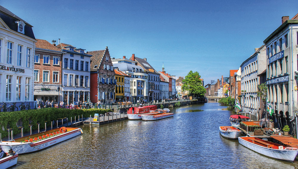 River flowing through Ghent (Photo: armennano on Pixabay)