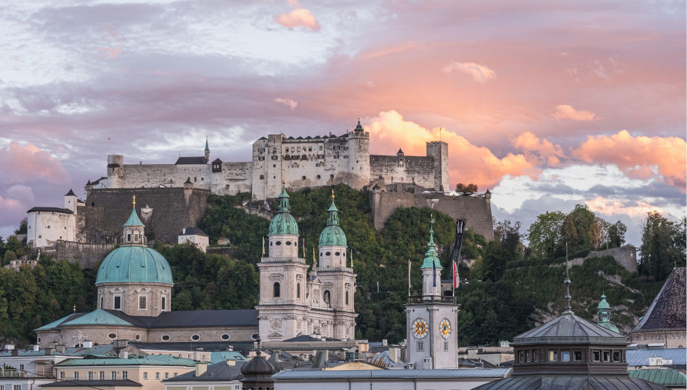 View of Salzburg and its fortress (Photo: Free Walking Tour Salzburg on Unsplash)