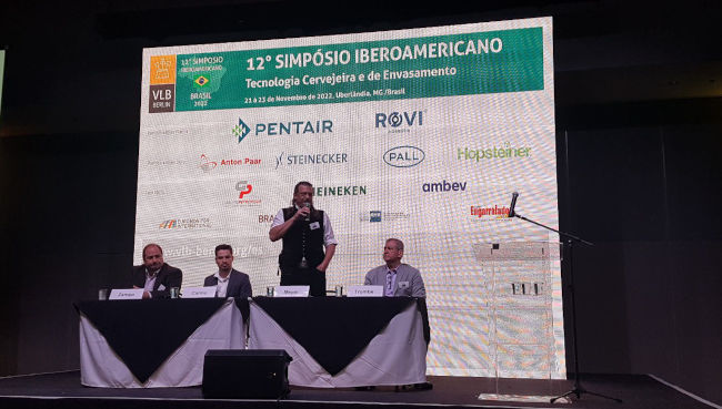Burghard Meyer (VLB) speaking at the 12th Iberoamerican VLB Symposium Brewing & Filling Technology (Photo: VLB)