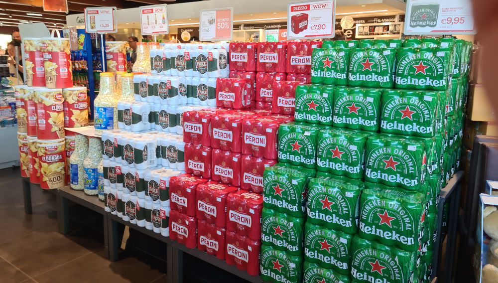 Beer containers on a supermarket shelf in Italy (Photo: Ina Verstl)