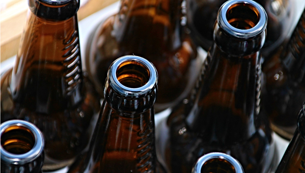 Beer bottles (Photo: Manfred Richter on Pixabay)