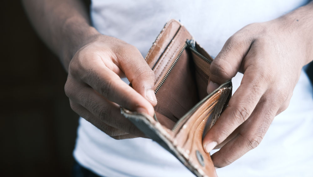 Empty wallet (Photo: Towfiqu Barbhuiya on Unsplash)