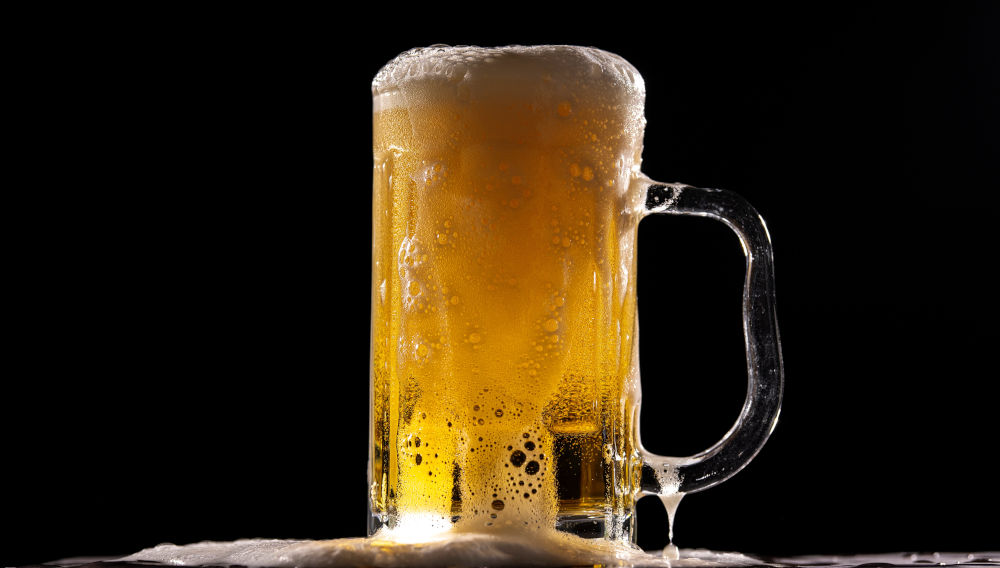 Full beerglass (Photo: Engin Akyurt on Unsplash)