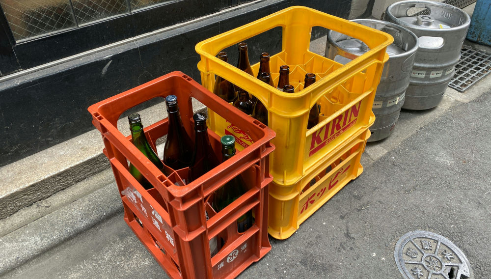 Beverage crates, a Kirin crate among them, on the roadside (Photo: Suzi Kim on Unsplash)