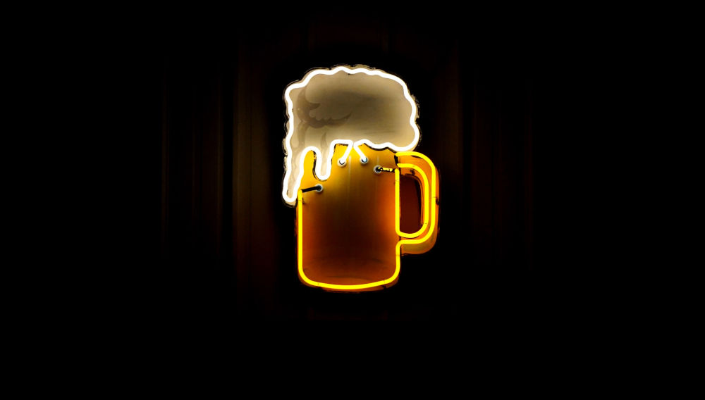 Filled beer glass as neon artwork (Photo: Brad on Unsplash)