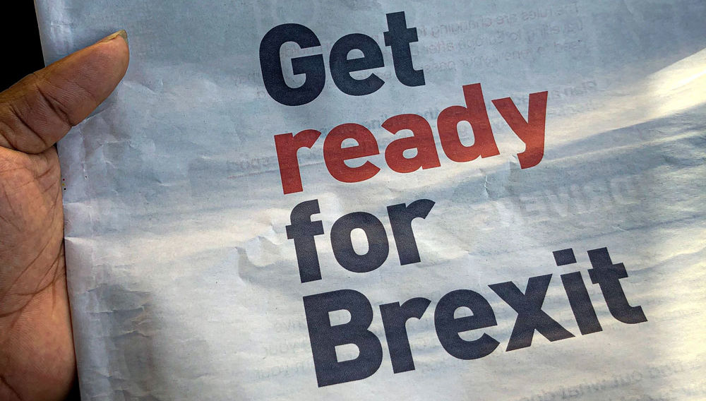 Ein Stück Papier mit der Aufschrift „Get ready for Brexit“ (Foto von Dolapo Ayoade auf Unsplash)