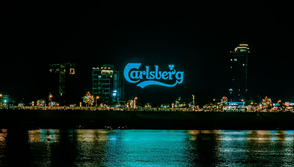 Carlsberg neon sign (Photo: Jeyakumaran Mayooresan on Unsplash)