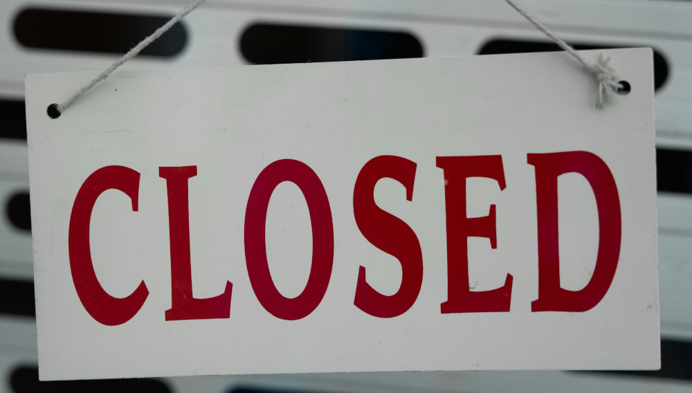 Sign saying “Closed” (Photo: matthew Feeney on Unsplash)