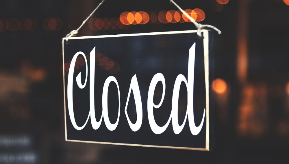 Closed sign (Photo: Tim Mossholder on Unsplash)