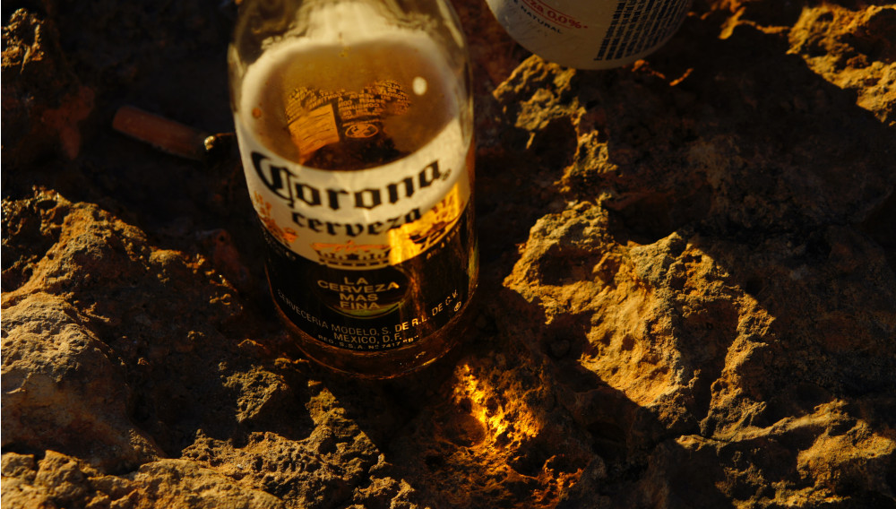 Corona cerveza (Photo: Filip Mishevski on Unsplash)