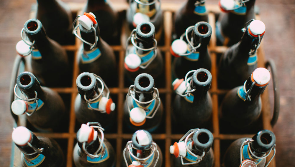 Empty bottles in a beer crate (Photo: Markus Spiske on Unsplash) 