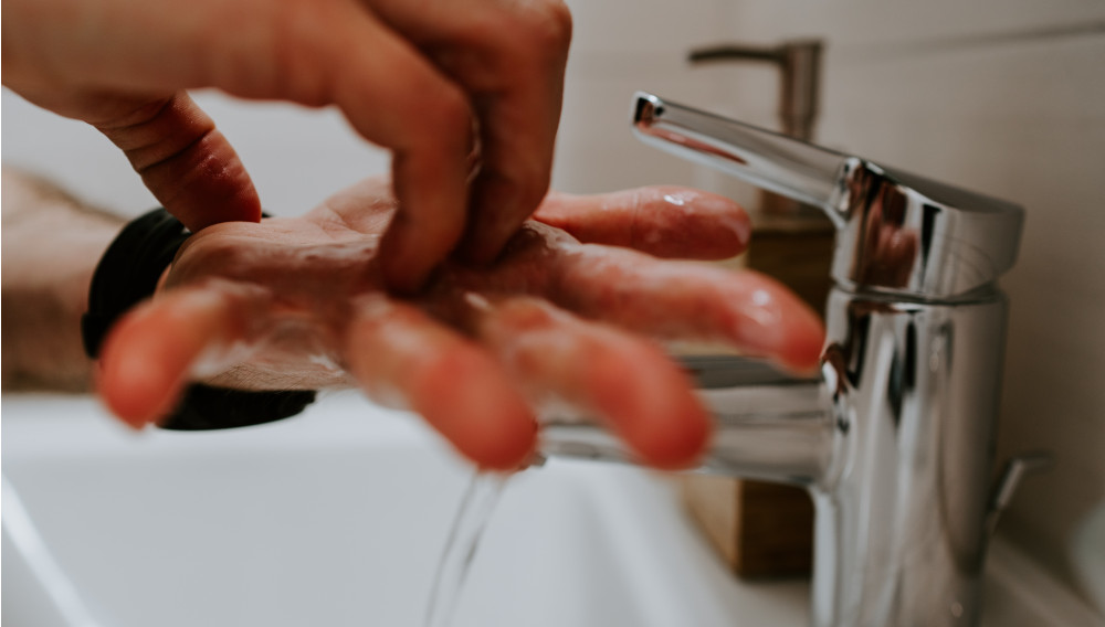 Handhygiene (Foto: Claudio Schwarz Purzelbaum on Unsplash)