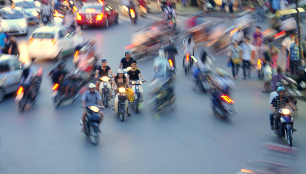 Traffic in Hanoi, Vietnam (Photo: Ian, Unsplash)