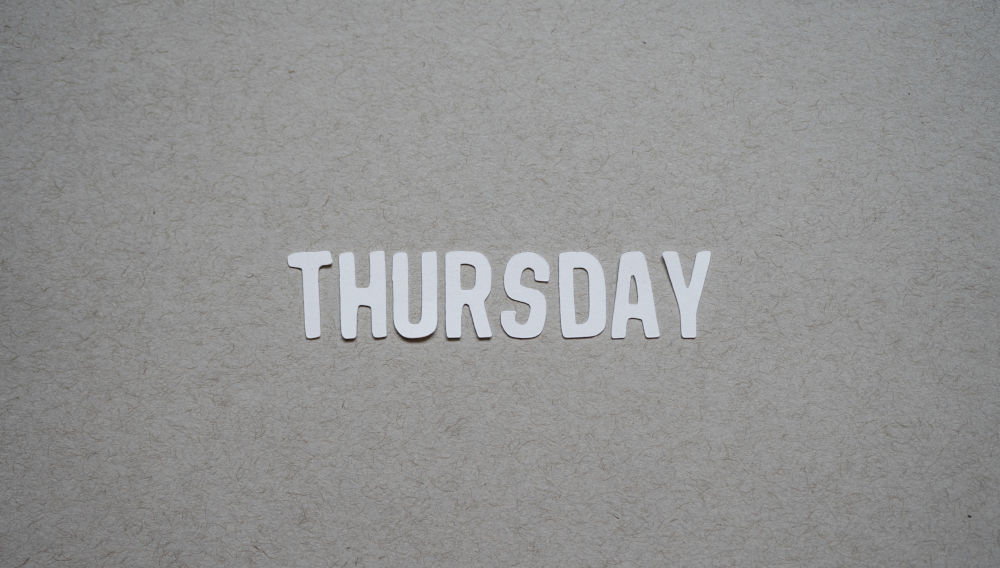 Thursday in paper letters (Photo: Kelly Sikkema on Unsplash)