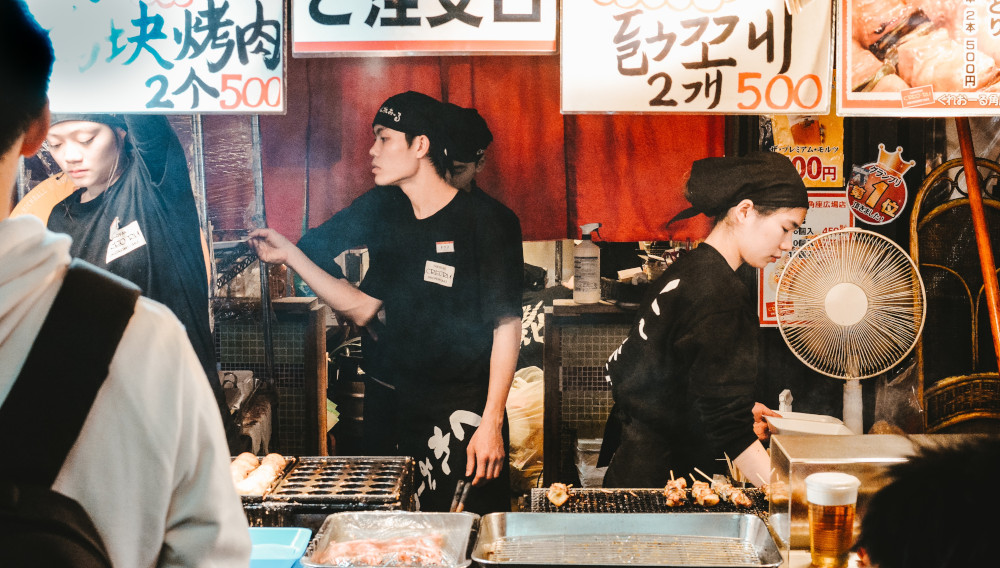 Restaurant scene in Japan (Photo: Adli Wahid on Unsplash)