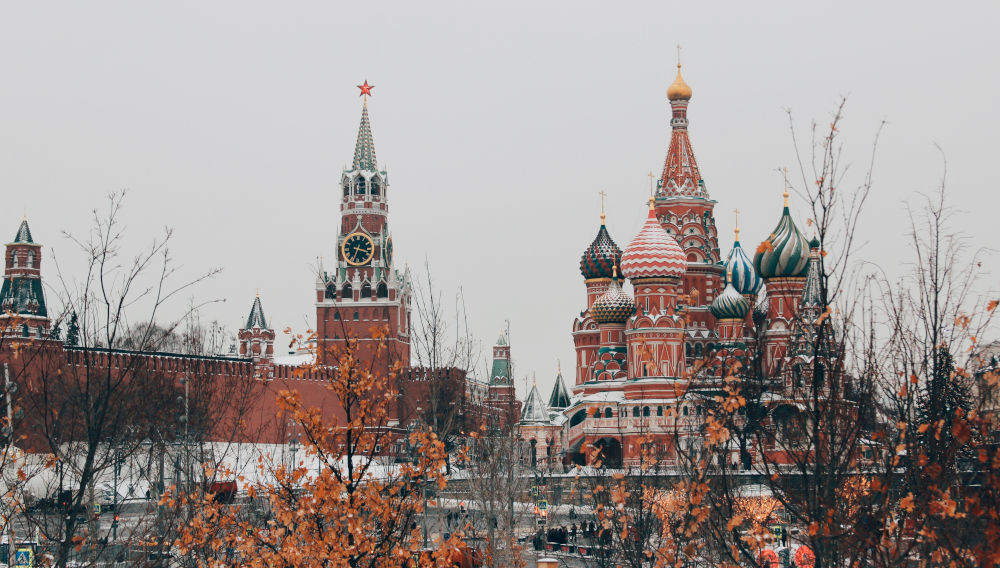 Blick auf den Kreml (Foto: Michael Parulava auf Unsplash)