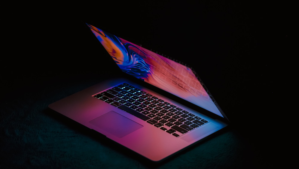 Laptop (Foto: Omid Armin, Unsplash)