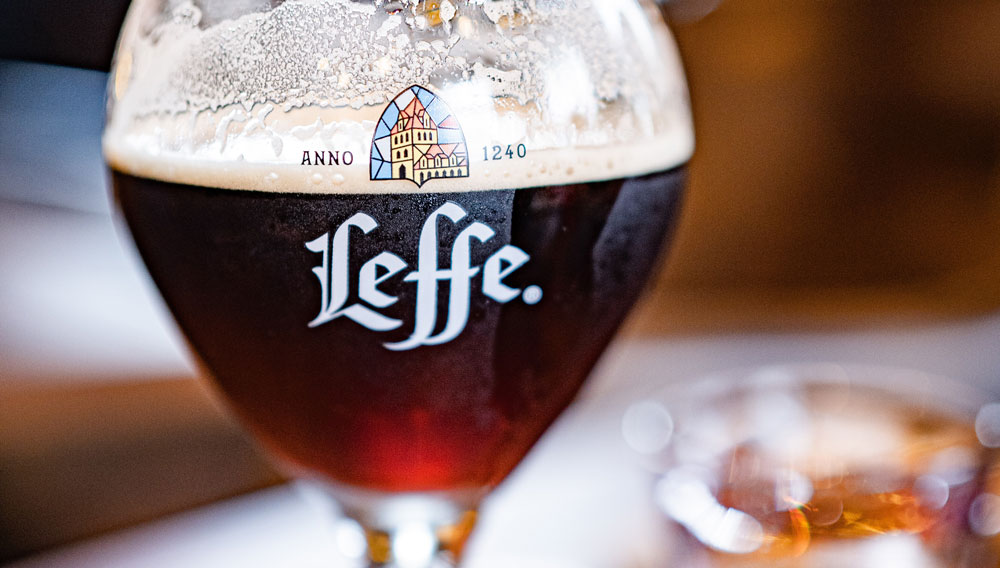 Leffe beer glass infront of a blurry background (Photo: Stanislav Ivanitskiy on Unsplash)