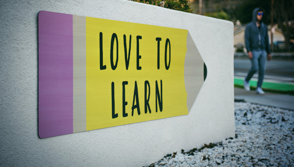 Love to learn sign (Photo: Tim Mossholder on Unsplash)