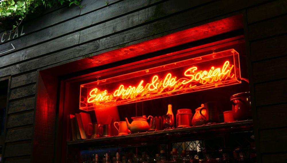 Neon sign in a bar (Photo: Krzysztof Hepner on Unsplash)
