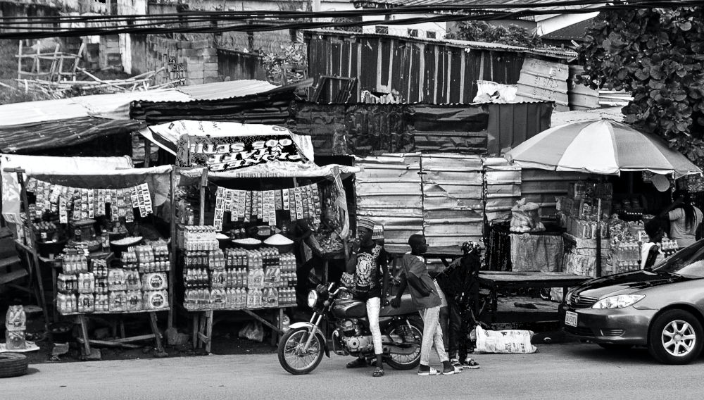 Typical streetscene in Africa (Photo: Amiu Oyelakin on Unsplash)