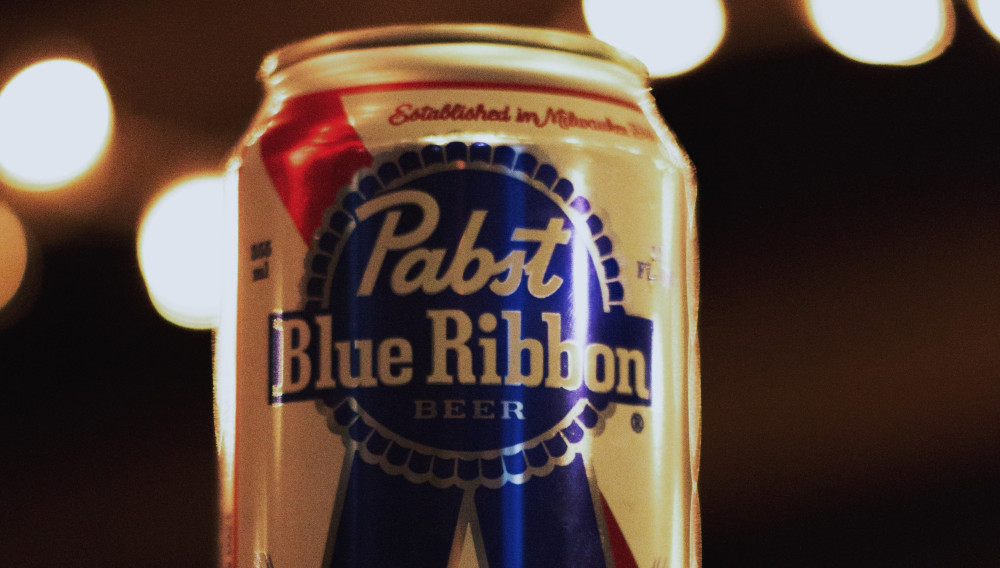 Can of Pabst Blue Ribbon beer (Photo: Pope Moysuh, Unsplash)