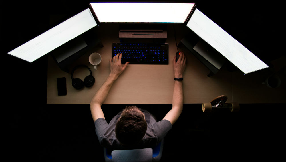 Beware of recruiters offering jobs with XXL salaries: it could be a scam
