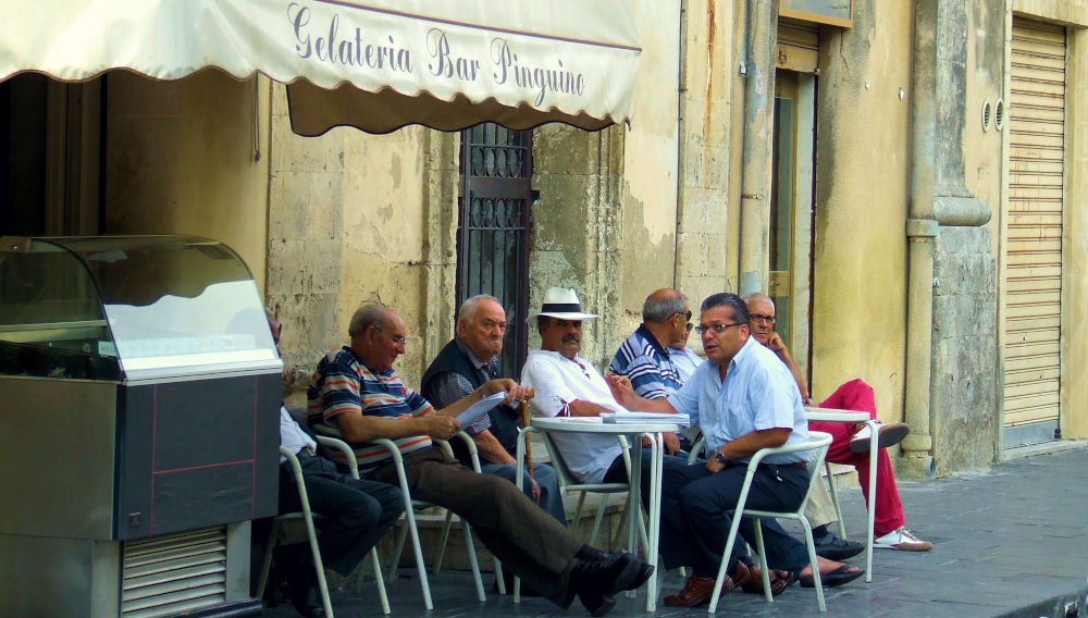 Street scene in Italy (Photo: Tibor-Janosi-Mozes on pixabay)