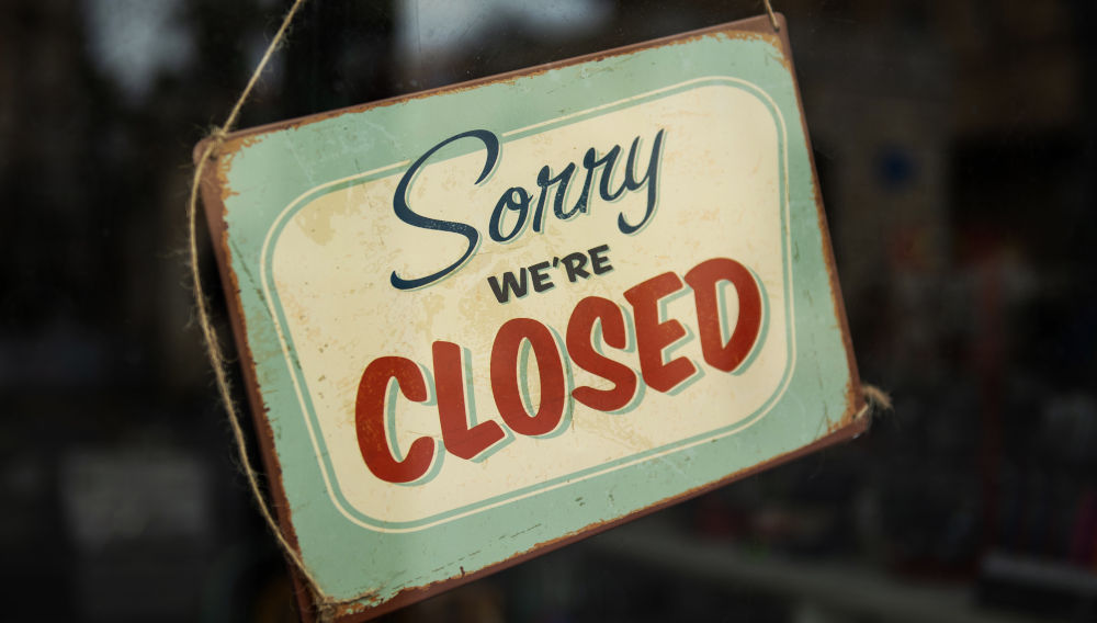 Sign Sorry we are closed (photo: Tim Mossholder/Unsplash)