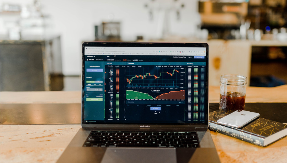 Tablet display showing a stock market chart (Photo: Austin Distel on Unsplash)