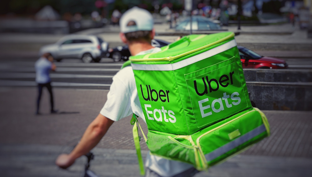  bicycle courier of Uber eat (Photo: Robert Anasch, Unsplash)