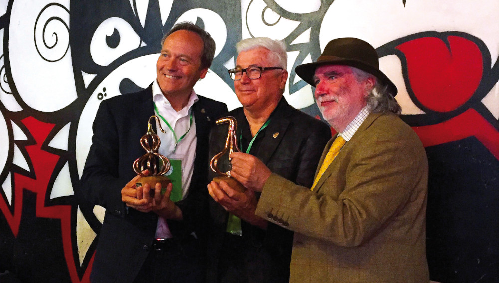 Bill Owens presents Alexandre Gabriel (l.) of Maison Ferrand with the Outstanding Contribution to Distilling Award and Jim Murray (r.), author of The Whisky Bible, with the Outstanding Contribution to the World of Spirits Award (Photo: Christopher McGreger)