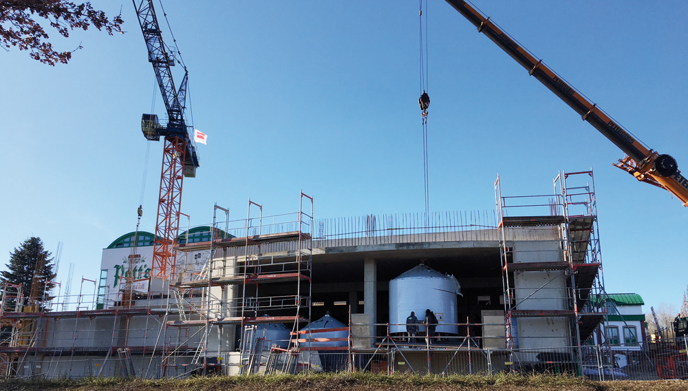 Es geht voran auf der Baustelle bei Pott’s, die Sudgefäße sind bereits installiert