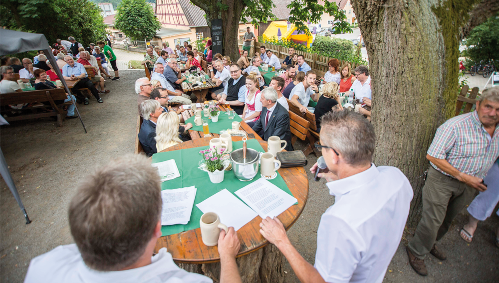 Mit einem Fest feierte die Brauerei die Einweihung der renovierten Gaststätte, des Gästehauses und des Biermuseums