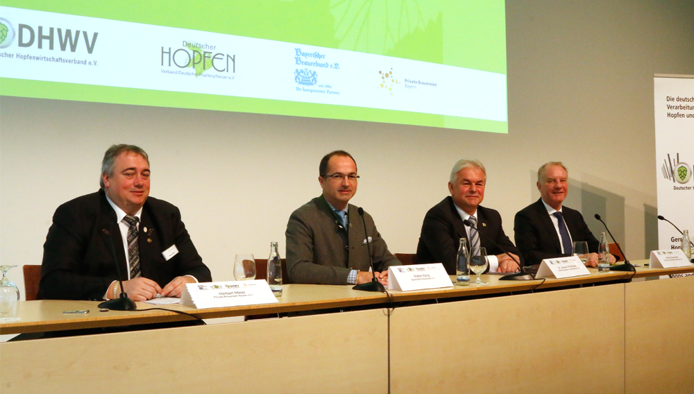 v. li.: Herbert Meier, Walter König, Dr. Johann Pichlmaier, Peter Hintermeier bei der Hopfen-Pressekonferenz
