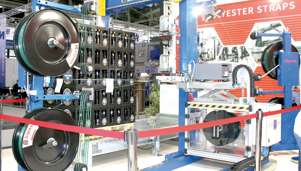 Der italienische Maschinenbauer bietet einen Palettenumreifer mit elastischem PET-Band an