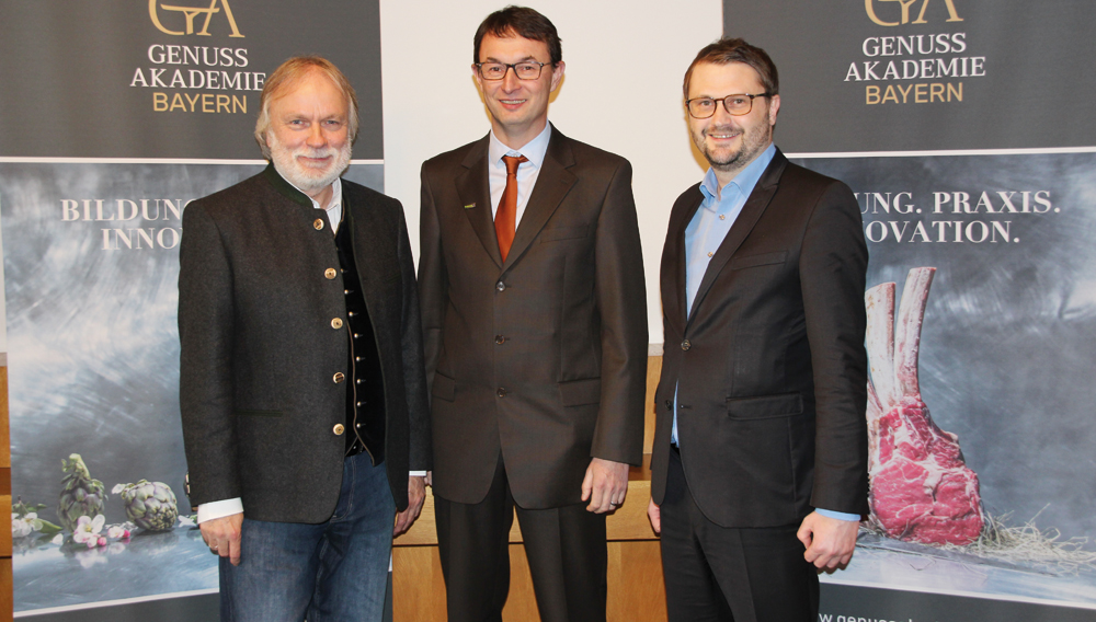 Dr. Simon Reitmeier (re.), Genussakademie Bayern, mit Dr. Werner Gloßner (Mi.) und Dr. Wolfgang Stempfl