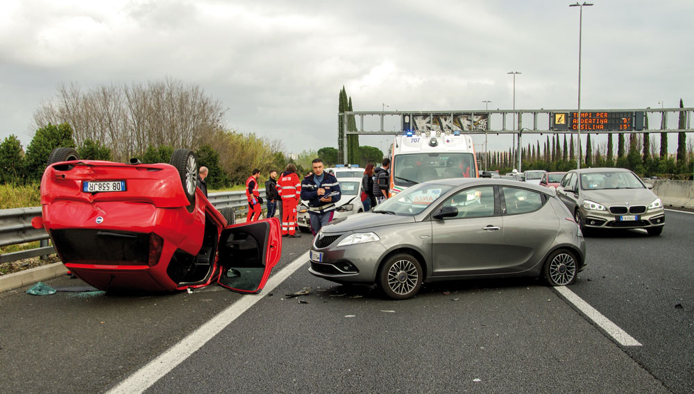 Ein Autounfall kann auch bei privater Nutzung eines Dienstwagens passieren