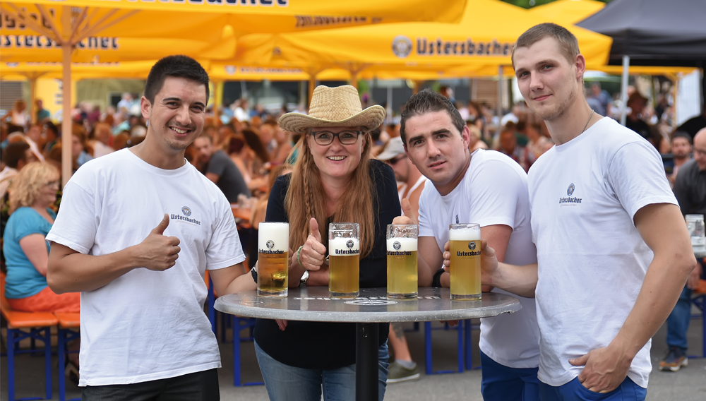 Brauereichefin Stephanie Schmid mit ihrem Team (Foto: Lichtraumphotos)