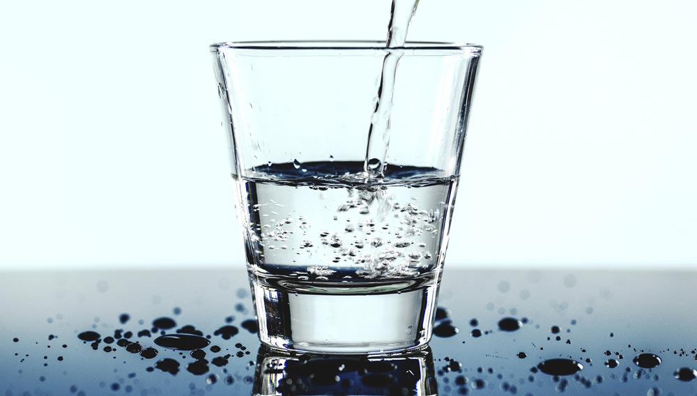 Wasserglas (Foto: rawpixel auf Pixabay)