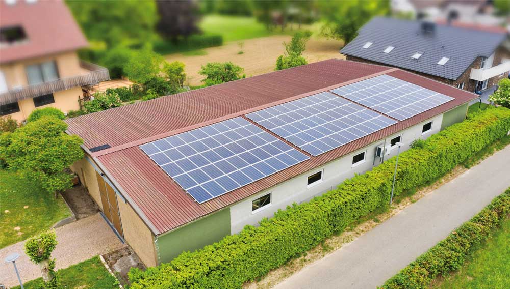 Das im Juni 2020 erweiterte Kühlhaus der Eisemann-Hopfen wird durch eine Photovoltaikanlage mit Strom versorgt