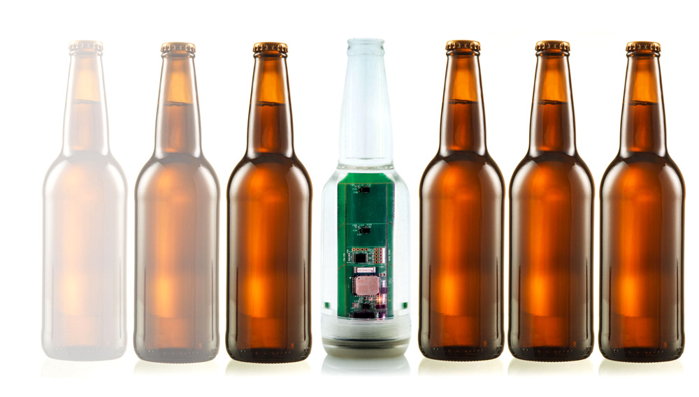 Ein Sensor in Form einer Flasche gewährt Einblicke in die Belastungen, denen Flaschen auf ihrem Transportweg ausgesetzt sind